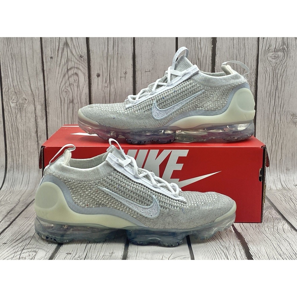 Nike Women's Air VaporMax‎ 2021 Flyknit White Size 12 DC4112-100 New